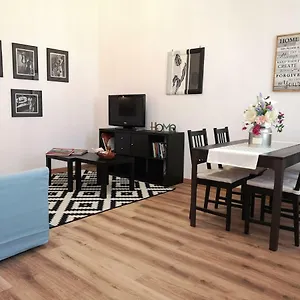 https://at-home-in-cremona.it-lombardy.com